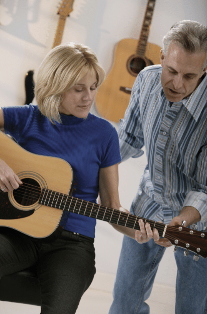 pratique musicale pour les adultes cours de guitare à domicile icm