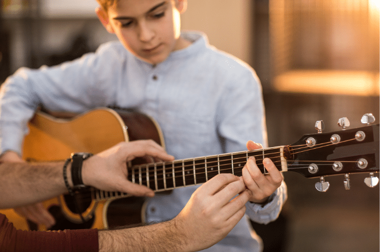 prendre des cours de guitare à domicile icm