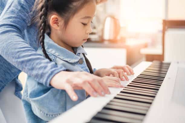 cours de piano à domicile la pratique musicale chez les enfants icm