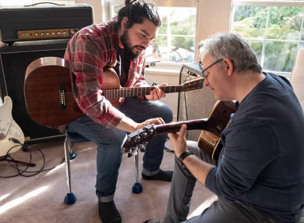 élèves musiciens cours de guitare à domicile icm