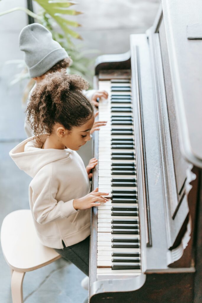 instruments de musique cours de piano à domicile pour enfants icm
